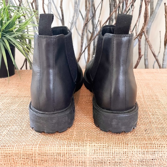 Vince Men’s Benner Black Leather Chelsea Boots Size 10 - Picture 5 of 11